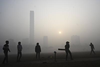 Dense Fog In Kolkata-stock-foto