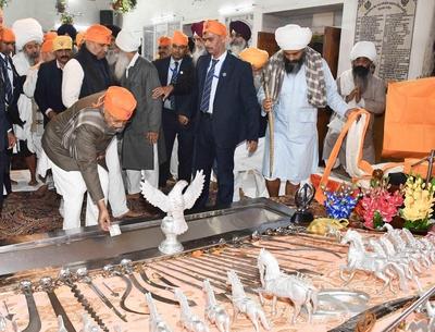 Bihar CM Nitish Kumar Pays Obeisance At Harimandir Jee Patna Saheb Gurudwara On Occasion Of Guru Govind Singh Prakash Parv-stock-foto