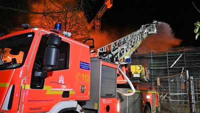 Vollbrand eines Schulgeb?udes in Hamburg-Lohbr?gge-stock-foto