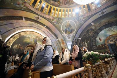 Coptic Orthodox Christians attend Christmas Eve mass in Cairo, Egypt-stock-foto