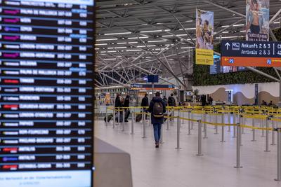 Mehr als 10 Millionen Flugg?ste im Flughafen K?ln/Bonn - 06.01.2024-stock-foto