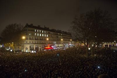Solidarit?tsbekundungen nach dem Charlie Hebdo Anschlag Paris 07 01 2015 PIERRECHARLIER PUBLICAT-stock-foto