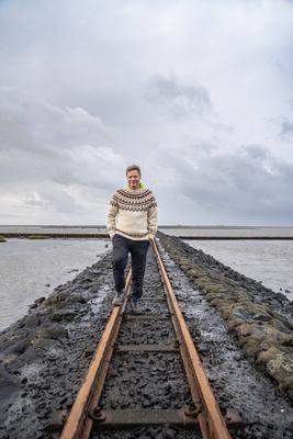 Besuch Beltringharder Koog - Wahlkampftermin an der Nordsee - Robert Habeck, Bundeswirtschaftsminister und Kanzlerkandidat, auf einem Damm der Schmalspurbahn zu den Hallifgen-stock-foto