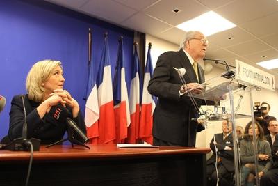 Bildnummer: 54790089  Datum: 06.01.2011  Copyright: imago/PanoramiCParis. Voeux du Front National -  Jean Marie Le Pen mit Tochter Marine Le Pen   PUBLICATIONxNOTxINxFRAxITAxBEL People Politik kbdig xkg 2011 quer o0 Familie, Kind, Vater o0 Marion Anne PerrineBildnummer 54790089 Date 06 01 2011 Copyright Imago Panoramic Paris Voeux you Front National Jean Marie Le Pen with Daughter Navy Le Pen PUBLICATIONxNOTxINxFRAxITAxBEL Celebrities politics Kbdig xkg 2011 horizontal o0 Family Child Father o0 Marion Anne Perrine-stock-foto