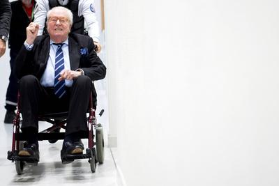 Arrivee de l ancien president du Front National Jean Marie Le Pen dans la Salle d Audience 4.22 - Salle des Criees NEWS-stock-photo