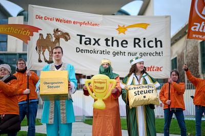 Attac protestiert fuer eine Besteuerung uebergrosser Vermoegen-stock-photo