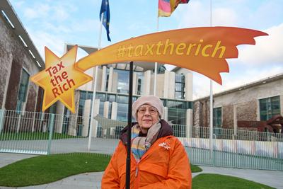 Attac protestiert fuer eine Besteuerung uebergrosser Vermoegen-stock-photo