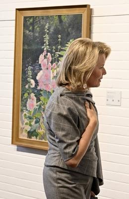 Queen Mathilde Visits Expo Emile Claus-stock-foto