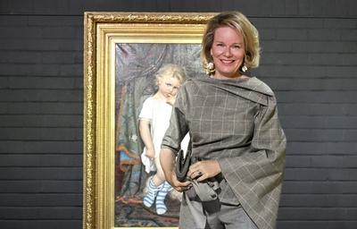Queen Mathilde Visits Expo Emile Claus-stock-foto