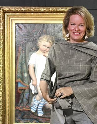 Queen Mathilde Visits Expo Emile Claus-stock-foto
