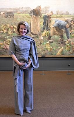 Queen Mathilde Visits Expo Emile Claus-stock-foto