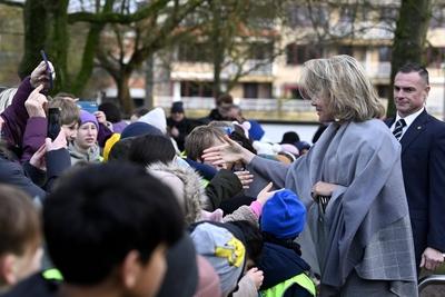 Queen Mathilde Visits Expo Emile Claus-stock-foto