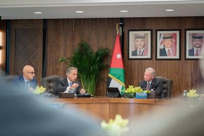 Jordanian King Abdullah II, visits the Prime Ministry, chairs part of a cabinet session, Amman-stock-foto