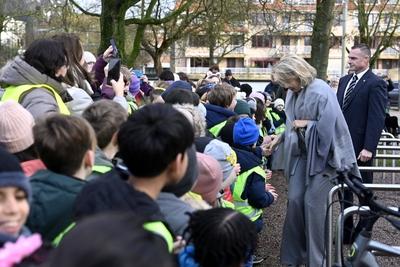 Queen Mathilde Visits Expo Emile Claus-stock-foto