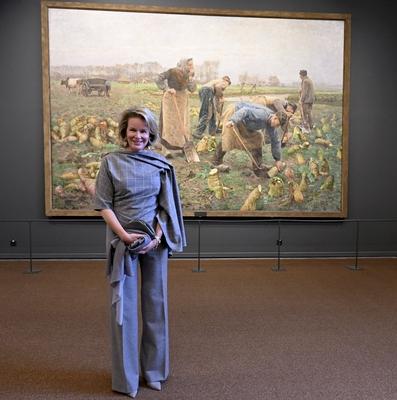 Queen Mathilde Visits Expo Emile Claus-stock-foto