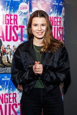 Premiere - F?nf Finger sind ne Faust-stock-photo