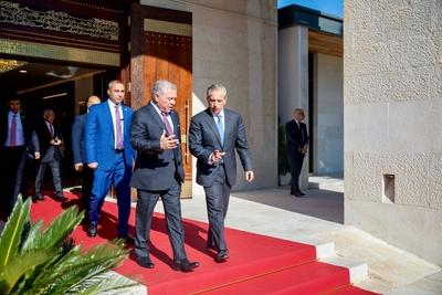Jordanian King Abdullah II, visits the Prime Ministry, chairs part of a cabinet session, Amman-stock-foto