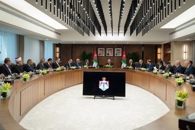 Jordanian King Abdullah II, visits the Prime Ministry, chairs part of a cabinet session, Amman-stock-foto