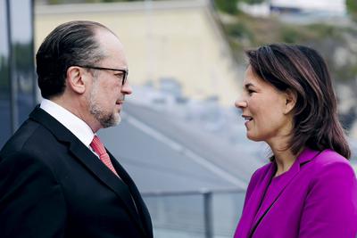 Annalena Baerbock (Buendnis 90/Die Gruenen), Bundesaussenministerin, nimmt im Haus fuer Mozart in Salzburg am Treffen de-stock-photo