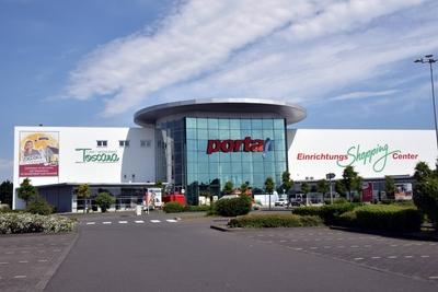 Logo Schriftzug an einer Filiale des M?belhaus PORTA aufgenommen am 21 05 2018 in Frechen bei K?ln-stock-foto