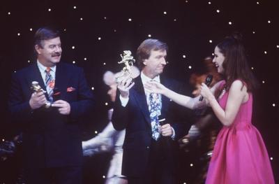 Bildnummer: 56809622  Datum: 01.10.1994  Copyright: imago/teutopress RTL-L?wenverleihung 94 v.li.: Harry Wijnvoord, Werner Schulze- Erdel, Desiree Nosbusch 10/94 mat Moderation TV Fernsehen festlich Preisverleihung quer halb stehend Figur L?we Mikrophon L?wenverleihung Schulze-Erdel People xns x0x 1994 quer  56809622 Date 01 10 1994 Copyright Imago  RTL Lions ceremony 94 V left Harry Wijnvoord Werner Schulze Erdel Desiree Nosbusch 10 94 Mat Moderation TV Television festive Award ceremony horizontal half standing Figure Lion Microphone Lions ceremony Schulze Erdel Celebrities xns x0x 1994 horizontal-stock-photo
