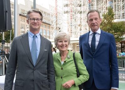 vl: Axel Sven SPRINGER (Enkel des Verlagsgruenders), Verlegerin Friede SPRINGER und Dr. Mathias DOEPFNER (Vorstandsvors-stock-photo