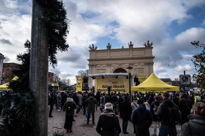 Christian Lindner, FDP-Parteivorsitzender und ehemaliger Bundesfinanzminister, w?hrend der Wahlkampfveranstaltung auf dem Luisenplatz in Potsdam-stock-foto
