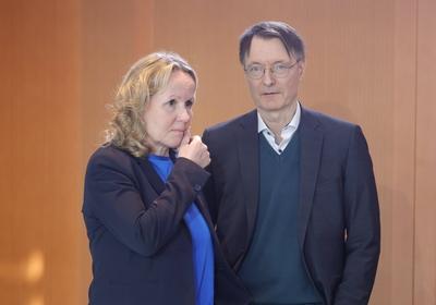 Steffi Lemke, Bundesministerin f?r Umwelt, Naturschutz, nukleare Sicherheit und Verbraucherschutz, Prof. Dr. Karl Lauter-stock-foto