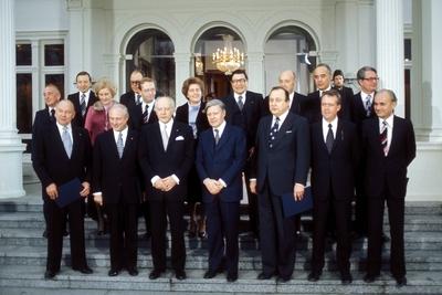 Bundeskanzler Helmut Schmidt (Vorne Mitte, Deutschland/SPD) neben Bundespr?sident Walter Scheel (Vorne 3.v.li., Deutschl-stock-foto