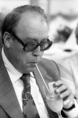 M?nchen 1976, Rosentaufe bei Dehner, Bundesminister f?r Ern?hrung, Landwirtschaft und Forsten Josef Ertl (FDP)-stock-foto