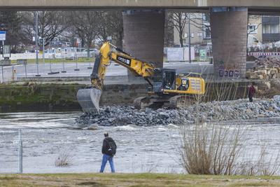 Bombenfund unter der Carolabr?cke in Dresden-stock-foto