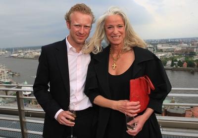 Modedesignerin Iris von Arnim mit Sohn Valentin anl?sslich des Park Avenue Springtime Cocktails-stock-foto