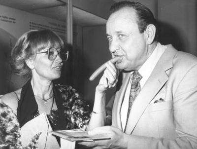 Bundesaussenminister Hans Dietrich Genscher war auf dem Kanzler Sommerfest staendiger Begleiter der Schauspielerin Lies-stock-foto