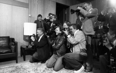 Helmut Schmidt empfaengt Guenter Mittag (SED) 1980 DEU, Deutschland, Bonn: Bundeskanzler Helmut Schmidt empfing den SED-stock-foto