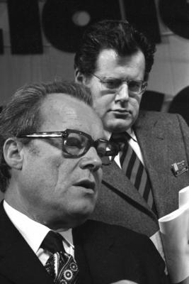 Bundeskanzler Willy BRANDT, SPD-Vorsitzender, und sein Mitarbeiter Guenter GUILLAUME, Referent fuer Parteiangelegenheit-stock-foto