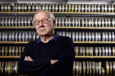 Armin Eckhard Maiwald, der am 23. Januar 80 Jahre alt wird, vor den Filmrollen in seinem B?ro. K?ln, 20.01.2020 *** Armi-stock-photo