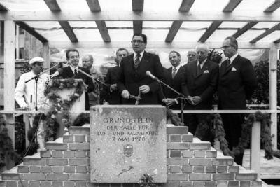 75 Jahre Deutsches Museum, M?nchen 1978, Bundesinnenminister Werner Maihofer (FDP) h?lt w?hrend der Grundsteinlegung de-stock-foto