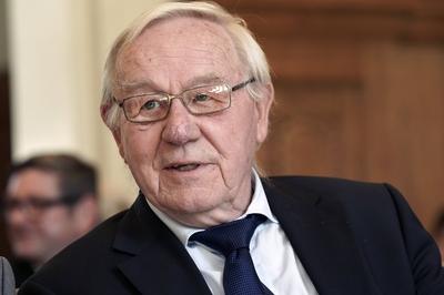 Armin Maiwald bei der Verleihung der Verdienstorden des Landes Nordrhein Westfalen im Pr?sidentensch-stock-foto