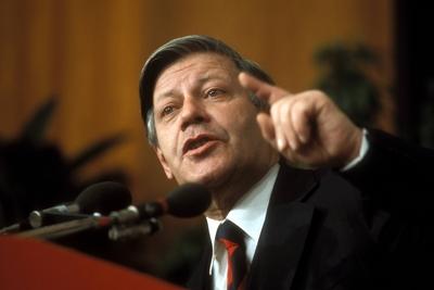 Bundeskanzler Helmut Schmidt (Deutschland/SPD) spricht w?hrend eines Parteitags der SPD-stock-photo