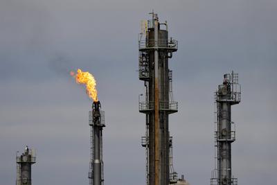 IMAGO Nature: Unsere Erde, Energiequellen, Erdgas Hochfackel an der Rheinland Raffinerie des ?l- und Gas-Konzern Shell-stock-photo