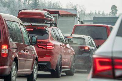Stau auf der A8, M?nchen-Salzburg, Reiseverkehr in Richtung S?den, Brunnthal, 30.. Dezember 2024-stock-foto
