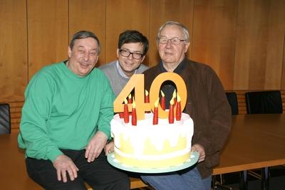 Bildnummer: 54942893  Datum: 21.02.2011  Copyright: imago/Sven SimonDie Maus wird 40 Jahre alt, die Moderatoren Christoph BIEMANN, Ralph CASPERS und Armin MAIWALD (von links) feiern mit einer Torte, und feiert mit einer Torte, am 7. M?rz 1971 wurde die erste Folge dieser beliebten Kindersendung ausgestrahlt, Das Erste Deutsche Fernsehen strahlt die Geburtstagssendung mit der Maus am 13. M?rz 2011 aus. Fototermin 40 Jahre Sendung mit der Maus in K?ln, 21.02.2011 Entertainment People TV xo0x kbdig xkg 2011 quer Aufmacher premiumd Fernsehsendung WDR Fernsehen Westdeutscher Rundfunk Moderator Fernsehmoderator TV-Moderator TV-Journalist Fernsehjournalist Fototermin Photocall ARD Erstes Deutsches Fernsehen Kinderprogramm Jubil?um Kindersendung Lach- und Sachgeschichten Das Erste Datenbank Bildnummer 54942893 Date 21 02 2011 Copyright Imago Sven Simon the Mouse will 40 Years Old the presenters Christoph Biemann Ralph Caspers and Armin Maiwald from left celebrate with a Cake and celebrate with a Cake at 7 March 1971 was the First Impact this one popular Childrenu0026#39;s programme broadcast the First German Television shining the Birthday broadcast with the Mouse at 13 March 2011 out Photo call 40 Years Consignment with the Mouse in Cologne 21 02 2011 Entertainment Celebrities TV xo0x Kbdig xkg 2011 horizontal Highlight premiumd Television broadcast WDR Television West German Broadcasting presenter TV presenter TV presenter TV Journalist TV Photo call photo call ARD first German Television Children program Anniversary Childrenu0026#39;s programme Lach and Factual stories the First Database-stock-photo