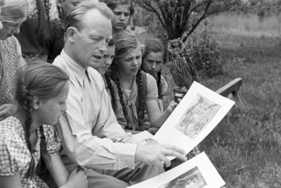 Landschule Tiefensee Unterricht im Freien an der von Adolf Reichwein geleiteten Landschule in Tiefensee, Deutschland 193-stock-foto