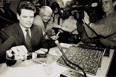 Bildnummer: 54453898  Datum: 26.04.1992  Copyright: imago/gezettPotsdamer Landtag Historische Aufnahmen von Joachim Gauck von 1992 im Potsdamer Landtag bei der 1. ?ffentlichen Anh?rung zum Untersuchungsausschu? zur mutma?lichen IM-T?tigkeit von Manfred STOLPE am 26.04.1992 kultur people literatur kbdig xo0x 1992 quer Politik Pers?nlichkeit  o0 swBildnummer 54453898 Date 26 04 1992 Copyright Imago  Potsdam Landtag historical Recordings from Joachim Gauck from 1992 in Potsdam Landtag at the 1 public Hearing to Investigation committee to suspected in Activity from Manfred Stolpe at 26 04 1992 Culture Celebrities Literature Kbdig xo0x 1992 horizontal politics Personality o0 black and white-stock-foto