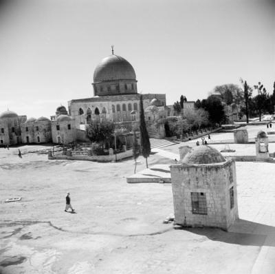 Poll photo collection. Middle East 1950-1955: Jerusalem. Al Haram Esh-Sharif - Temple Mount. Rock dome or Qubet Es-Sakhr-stock-foto