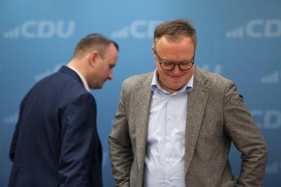 08/01/2025 - Erfurt: Der Th?ringer Ministerpr?sident Mario Voigt (CDU) und Christian Herrgott (CDU). Landesvertretervers-stock-foto