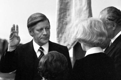 Helmut SCHMIDT (li.) bei der Vereidigung zum Bundeskanzler am 16.05.1974 im Deutschen Bundestag in Bonn, Schmidt leiste-stock-photo