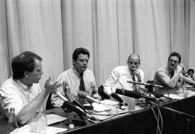 Bildnummer: 59026324  Datum: 16.08.1991  Copyright: imago/Detlev KonnerthDiskussionsveranstaltung zum Thema - Stasinest Charite - in Berlin, v.l.n.r.: Ellis Huber (Pr?sident Berliner ?rztekammer), Joachim Gauck (Sonderbeauftragter Stasiunterlagen), Harald Mau (Dekan Universit?tsklinik Charite) und Moderator Justin Westhoff ORD08 GER sw xmk 1991 quer Gesellschaft Medizin Stasi People Politik 59026324 Date 16 08 1991 Copyright Imago Detlev Konnerth Discussion event to Theme  Charit? in Berlin V l n r Ellis Huber President Berlin Medical Chamber Joachim Gauck Special Representative Stasi Harald Mau Dean University Hospital Charit? and presenter Justin Westhoff  ger black and white xmk 1991 horizontal Society Medicine Stasi Celebrities politics-stock-foto