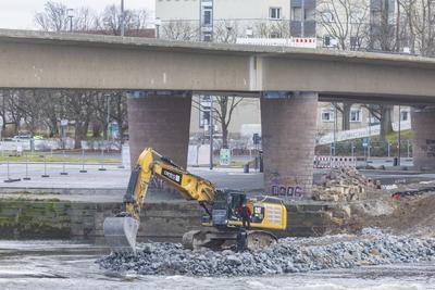 Bombenfund unter der Carolabr?cke in Dresden-stock-foto