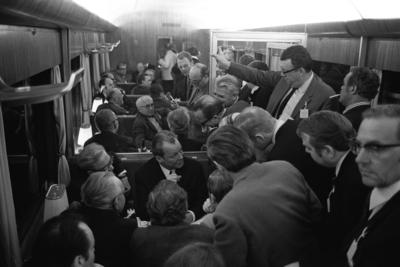 Bundeskanzler Willy BRANDT, Mitte, SPD, sitzt im Zug und spricht mit Journalisten, Hier bei seiner Reise nach Erfurt, D-stock-photo